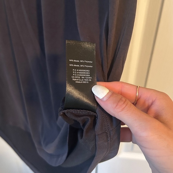 aritzia • talula • size large black t shirt - Picture 5 of 6